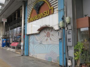 津 国道23号線 アーケード街 シャッターが閉まっているお店