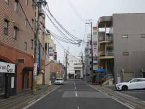 津 大門 飲む系の飲食店が立ち並びます