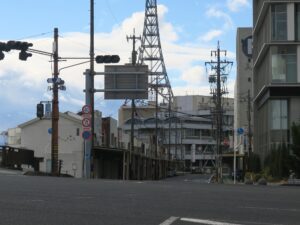 津 国道23号線 岩田橋交差点 津新町駅方向を撮影