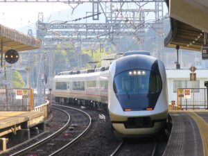 近畿日本鉄道 21020系 特急アーバンライナーnext 編成全体 宇治山田駅にて撮影