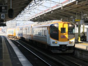 近畿日本鉄道 30000系 特急ビスタEX 編成全体 宇治山田駅で撮影