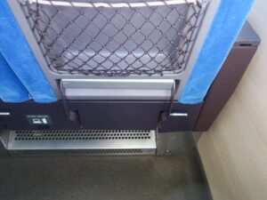 近畿日本鉄道 23000系 特急伊勢志摩ライナー レギュラーシート フットレスト 津駅で撮影