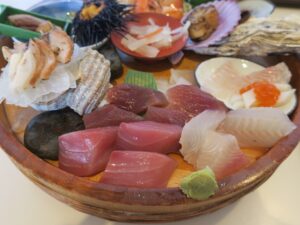磯桶定食(大)サザエ、マグロ、タイ、イカのお造り 鳥羽一番街 秀丸にて