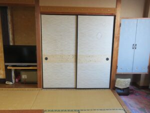 鳥羽 錦浦館 和室 テレビ、金庫、押し入れ