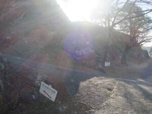 鳥羽城跡 石垣 鳥羽城本丸跡はこの上です
