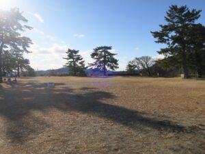 鳥羽城本丸跡 現在では広場になっています