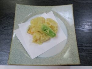 クインテッサホテル伊勢志摩 夕食 松阪牛すき焼き懐石 揚げ物 海老東寺揚げ