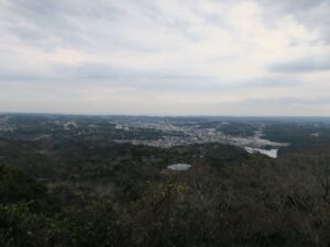 志摩 横山展望台 展望台までの道のりからみた市街地