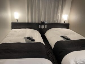 アパホテル&リゾート 東京ベイ幕張 ウェストウィング ツインルーム ベッド
