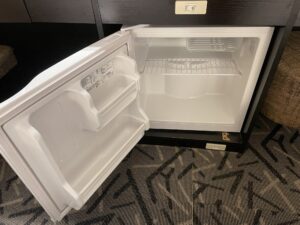 アパホテル&リゾート 東京ベイ幕張 ウェストウィング ツインルーム 冷蔵庫の中は空です