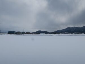 JR秋田新幹線 車窓 盛岡付近 一面の銀世界になります