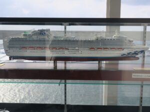 秋田市ポートタワー 3階展望台 内部 ダイアモンドプリンセス号の模型