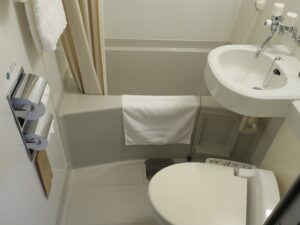 秋田天然温泉 ルートイングランティア秋田 SPA RESORT ダブルルーム バスルーム