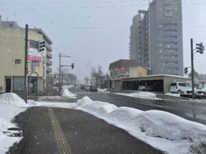 雪の秋田市内 南大通り