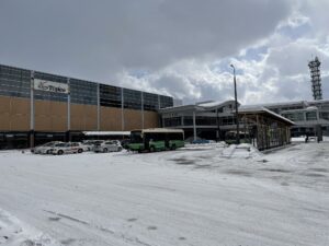 JR秋田新幹線 秋田駅 西口 駅舎 北側から撮影 今日は雪でした