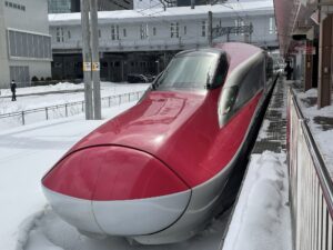 JR秋田新幹線 こまち E6系 秋田駅にて