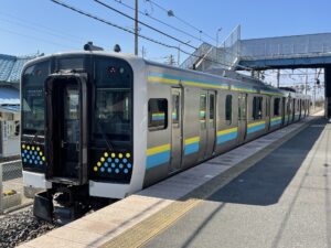 JR内房線 E131系 全体 浜金谷駅で撮影