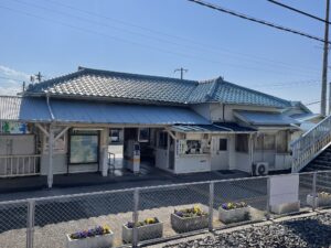 JR内房線 浜金谷駅 駅舎 ホーム側から撮影