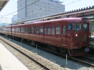 しなの鉄道線 115系 ろくもん 全体
