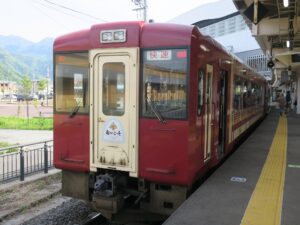 JR飯山線 キハ110系 おいこっと 前面 飯山駅にて