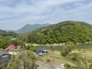 JR飯山線からの車窓 千曲川沿いの集落