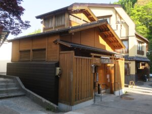 野沢温泉 熊の手洗湯 建物外観
