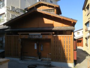 野沢温泉 熊の手洗湯 建物外観