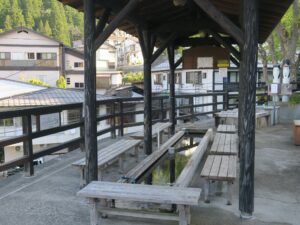 野沢温泉 ミニ温泉広場 湯らり 足湯 奥で温泉玉子が作れます