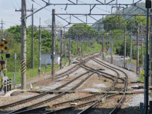 JR篠ノ井線 姨捨駅 構内のポイント その先、左側がスイッチバック線、右側が松本方面行きの線路です