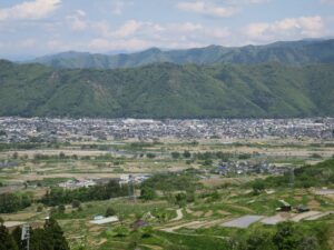 JR篠ノ井線 姨捨駅 松本方面行きホームからの景色 八代方向を撮影