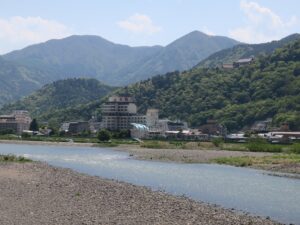 大正橋から見た戸倉温泉の温泉街