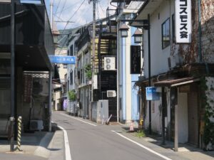 上山田温泉 かめ乃湯通 このスナックが営業しているかどうかは怪しいです