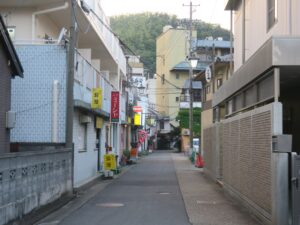 上山田温泉 飲食店街 このスナックが営業しているかどうかは怪しいです