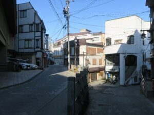 野沢温泉 温泉街 左側が大湯通りです