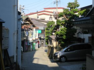 野沢温泉 中心街 狭い道が多いです