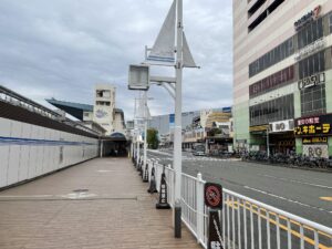 平和島 左側にボートレース場 右側にBIG FUN 平和島があります