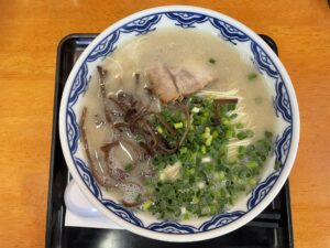 博多ラーメン 由丸製麵所にて
