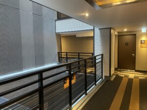 アパホテル 秋葉原駅東 なぜか中に吹き抜けがあります