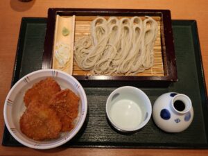 へぎそばと小たれカツ丼のセット 越後長岡 小嶋屋さんにて