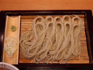 へぎそばと小たれカツ丼のセット へぎそば 越後長岡 小嶋屋さんにて