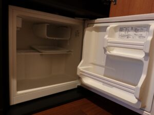 ドーミーイン新潟 ダブルルーム 冷蔵庫の中は空です