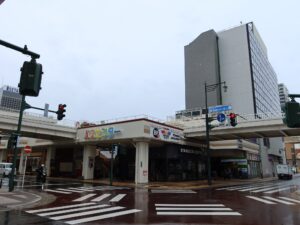 新潟 万代シテイ バスセンター 建物外観