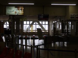 佐渡汽船 新潟港ターミナル カーフェリー搭乗口