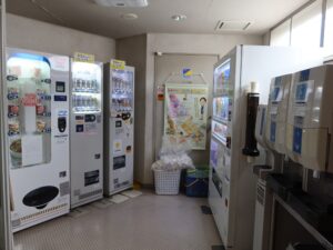 甲府湯村温泉 湯村ホテルB&B 2階 自動販売機とコインランドリー