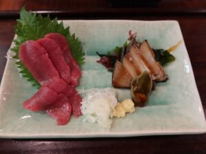 馬刺しと鮑の煮貝 ほうとう小作にて