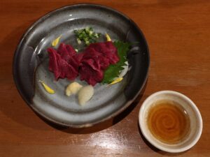 赤身馬刺し 創作和風居酒屋 茜屋にて