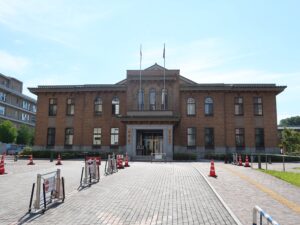 山梨県庁 県議会議事堂
