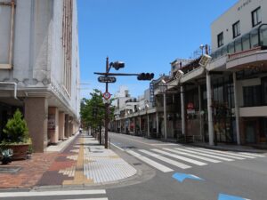 山梨県 甲府市 城東通り 春日モール北交差点 周辺は甲府市の繁華街になっています
