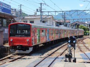 富士山麓電気鉄道 富士急行線 6000系 全体 大月駅にて撮影