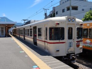 富士山麓電気鉄道 富士急行線 1000系 全体 大月駅にて撮影